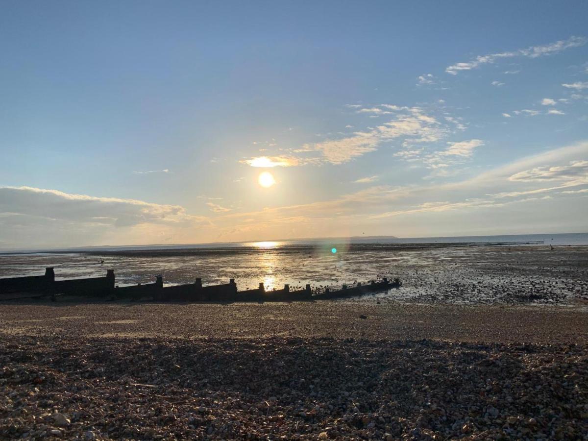 Fabulous Apartment Seconds From Beach By Whitstable-Holidays, Pudding Pan Kültér fotó